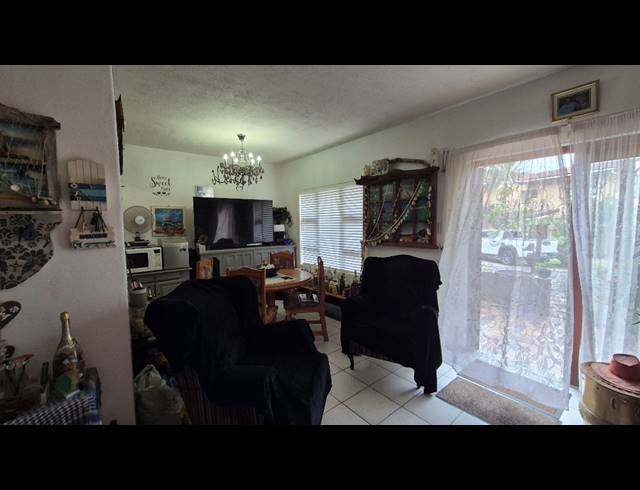 2 BEDROOM TOWNHOUSE FOR SALE IN SHELLY BEACH